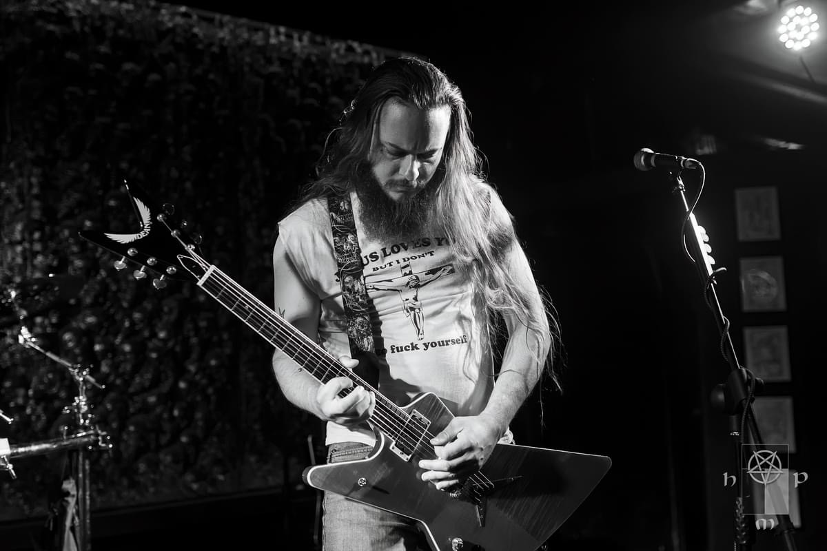 Iperion guitarist on stage